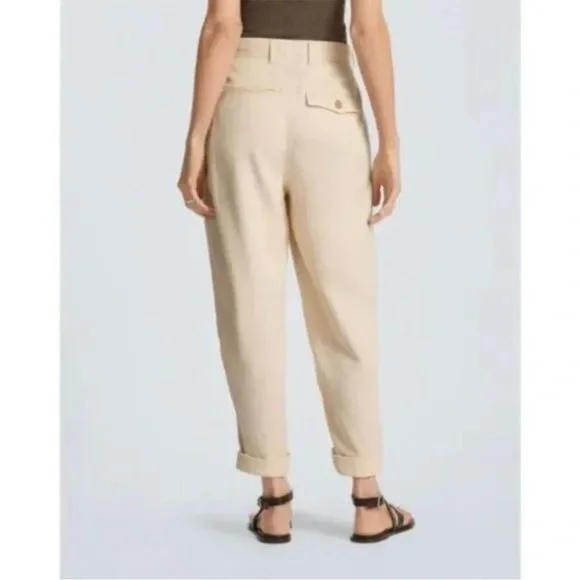 NEW WITH TAGS Everlane The TENCEL‎ Parchment Cream Relaxed Chino in Size 6